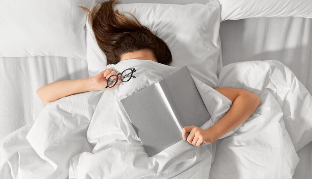 Rutinitas Malam yang Membantu Tubuh Tidur Lebih Cepat